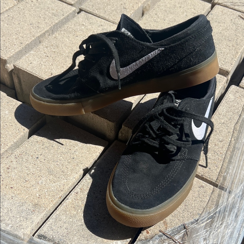 Nike Men’s Black Suede Sneakers with Gum Sole